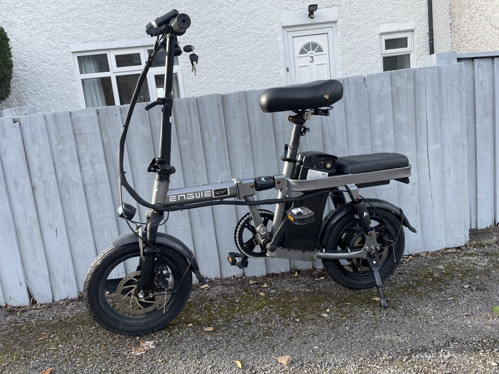 Folding fold up commuter bike ideal for train/ bus 15mph e. Pedal assist