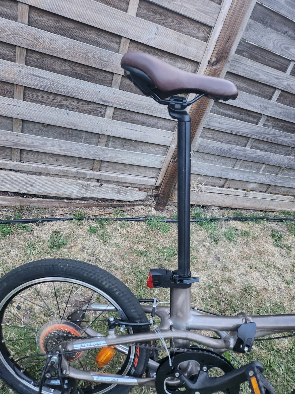 Btwin Tilt 900 Folding Bike 9 Speed Lightweight.
