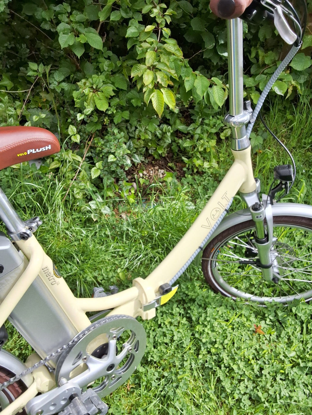 VOLT LS Metro,cream with crown handlebars and saddle. Immaculate condition.