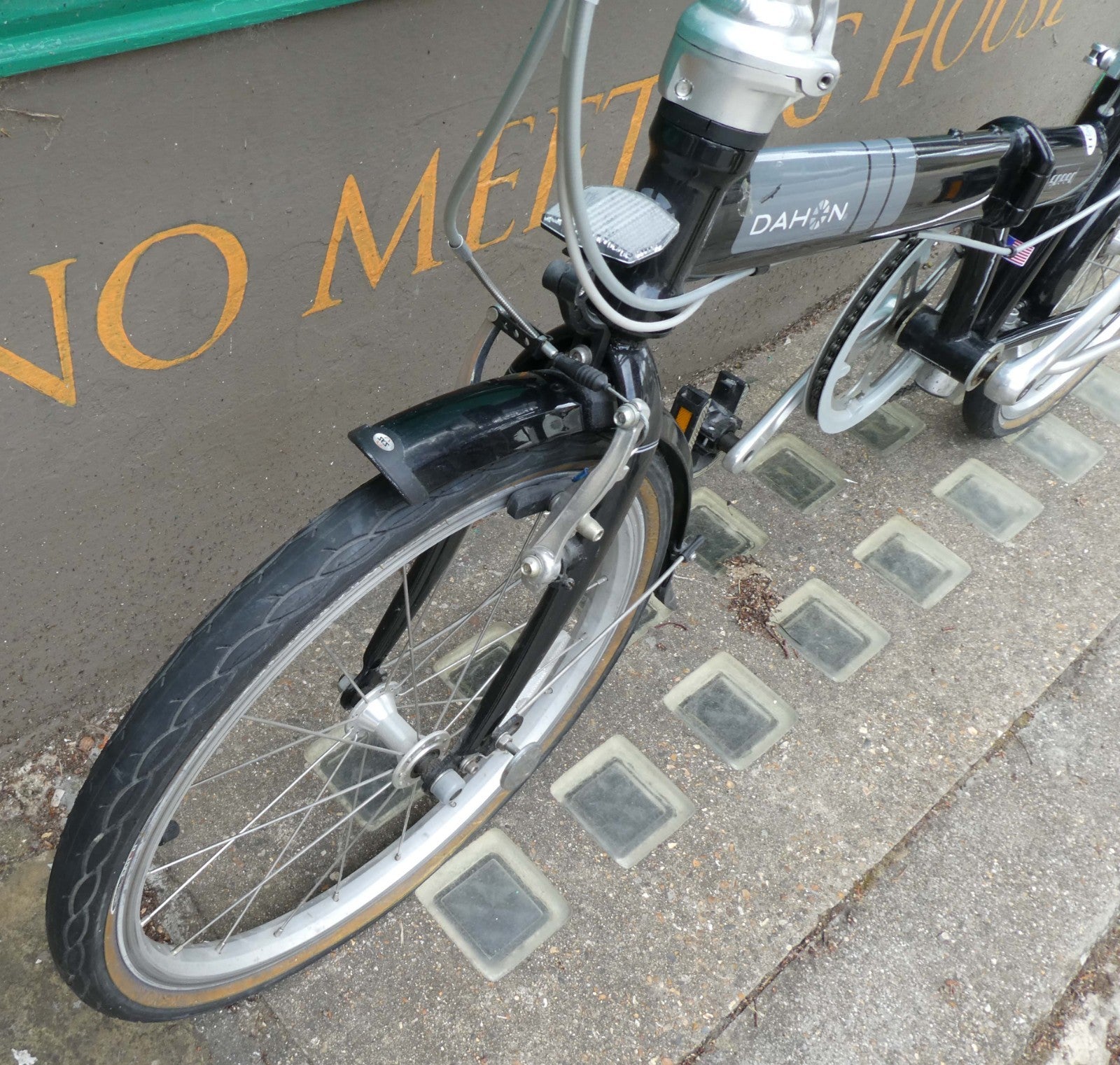 Dahon D7 4130 Folding Bike - * Nice Condition * Ready for hot weather *