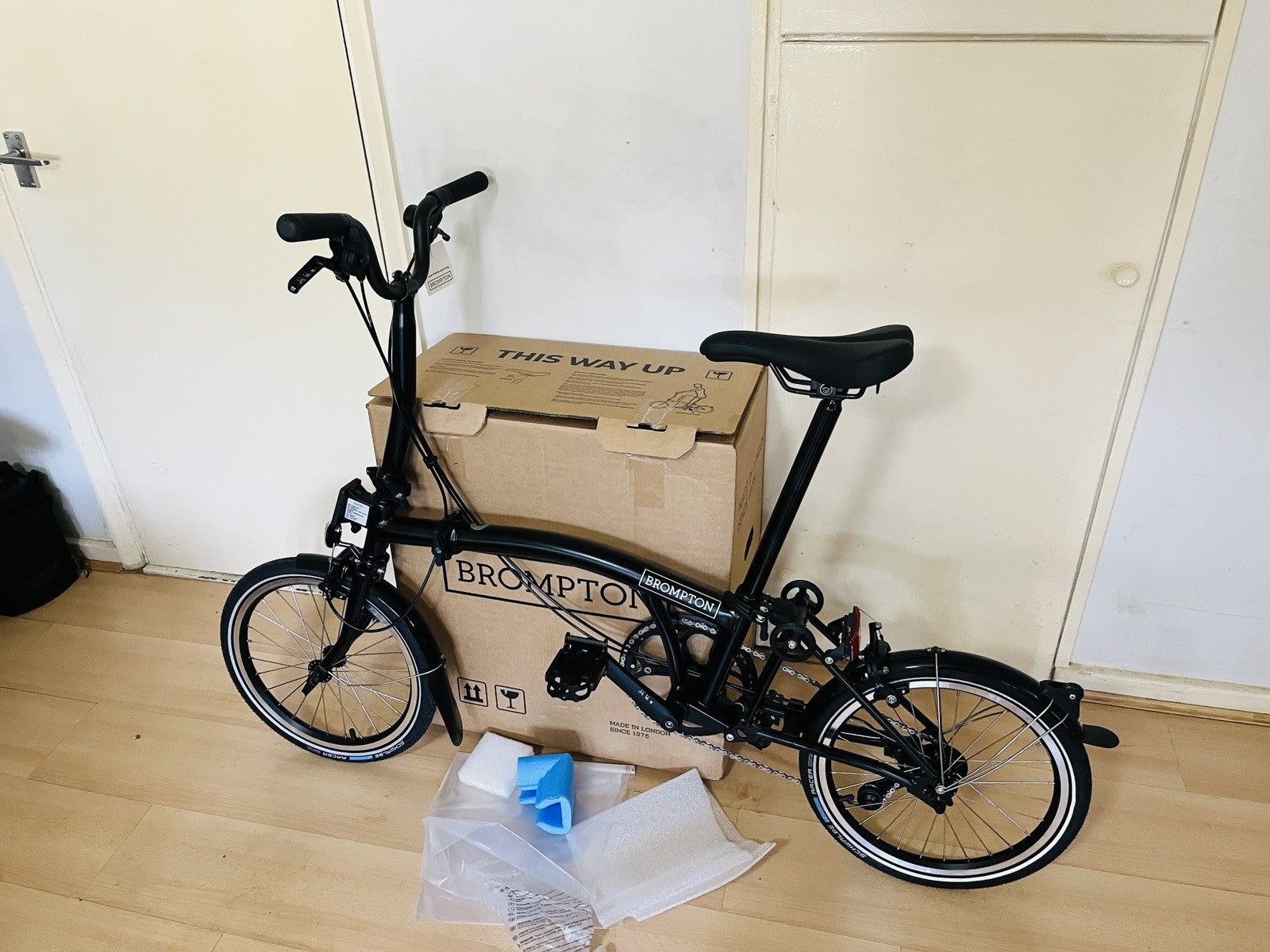 Brompton C Line, 2026 4 Speed Black, Black Ed, Mid bar NEW