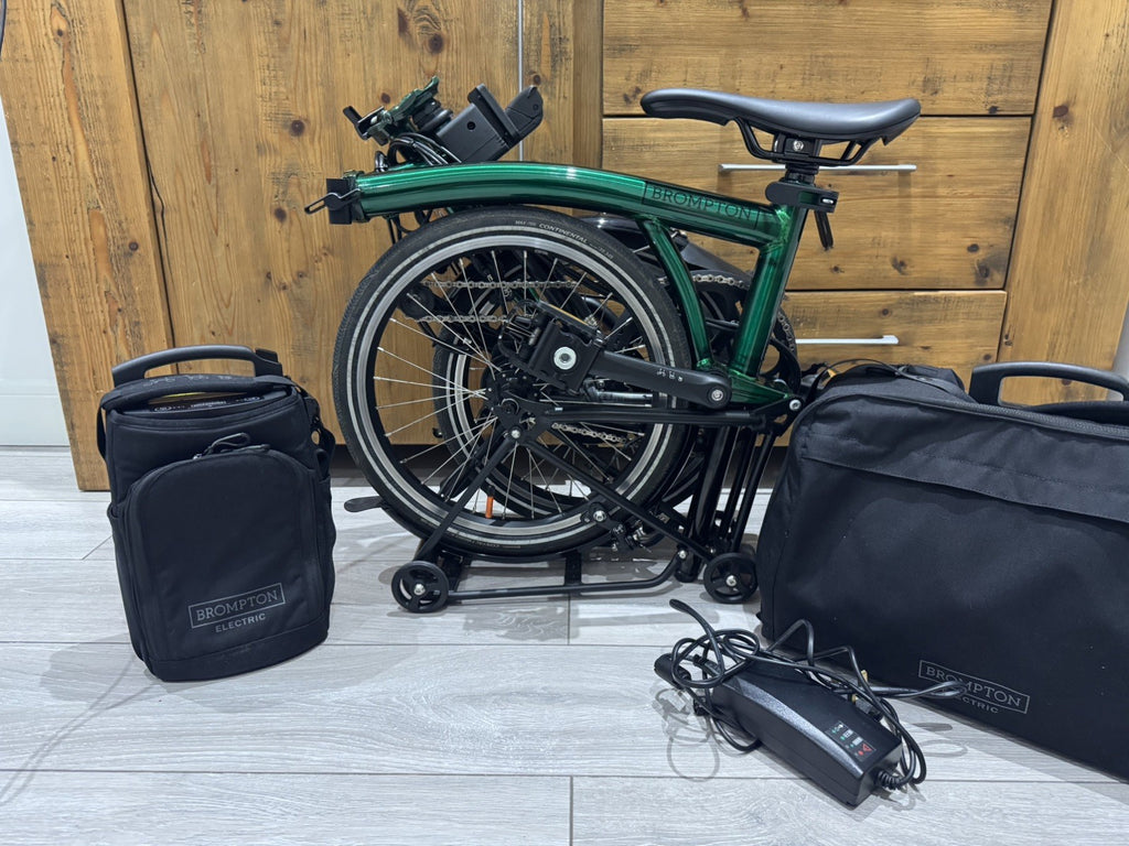Brompton Electric P line 4 Speed Emerald Lacquer, 50 Miles, Quad Lock, City bag