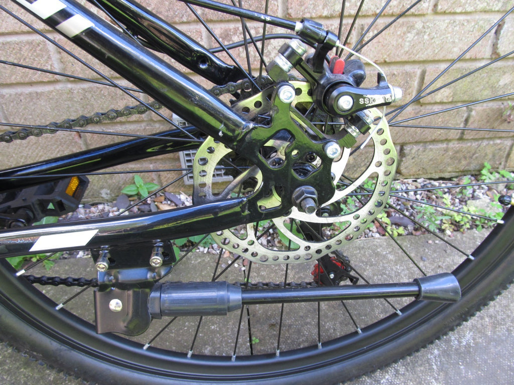 BIKE MOUNTAIN 26"  WHEELS BI FOLD UNISEX-EXCELLENT CONDITION