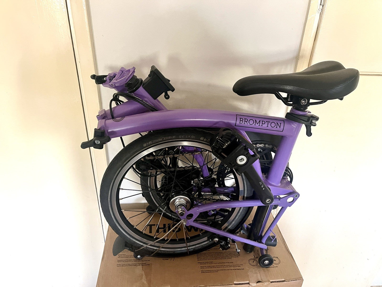 Brompton C Line Explore, 6-Speed, Pop Lilac, Black Ed, Mid Handlebar 2024