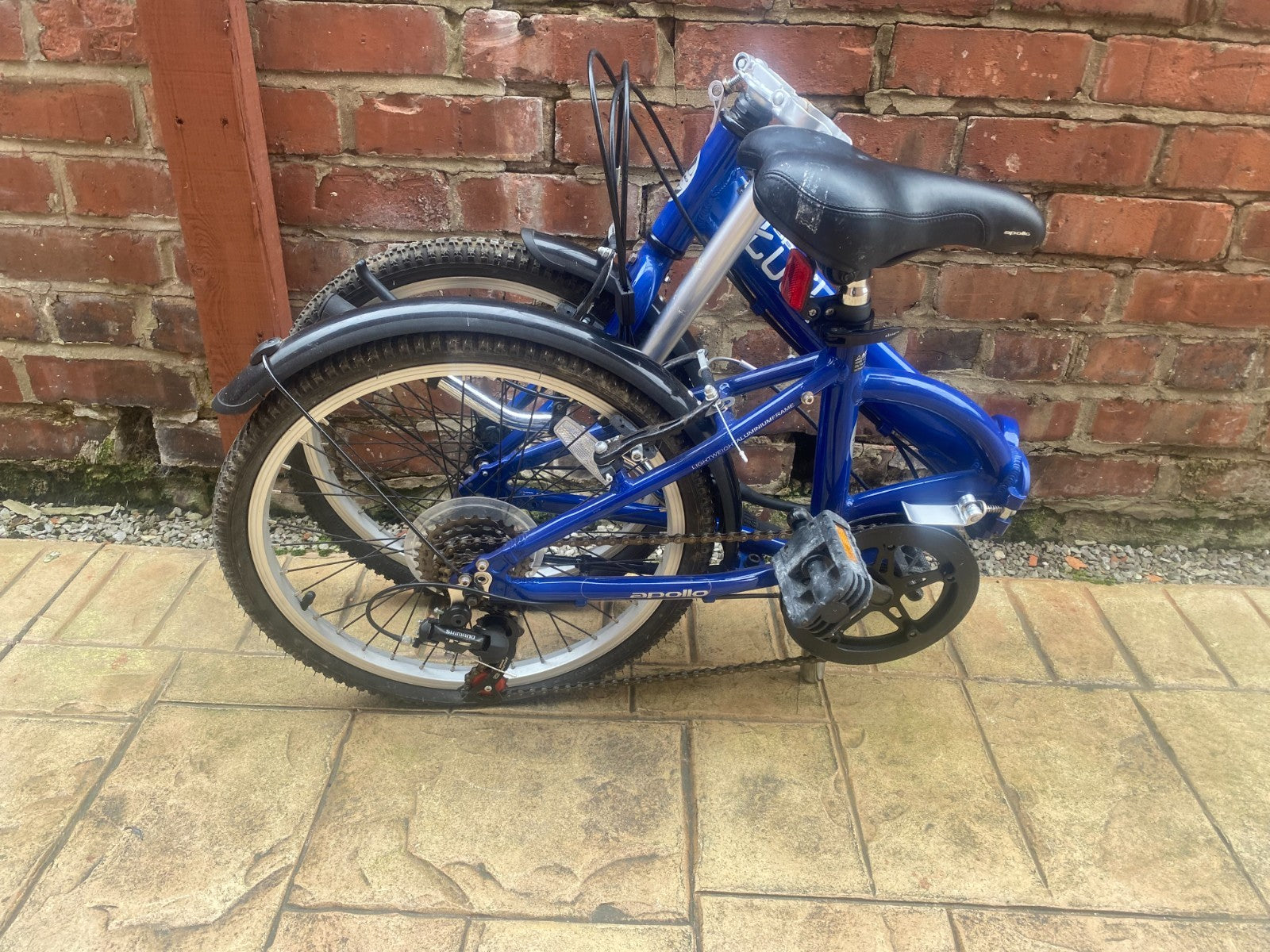 Apollo Tuck Folding Bike Lightweight Aluminium Frame 20 inch Wheels Bicycle