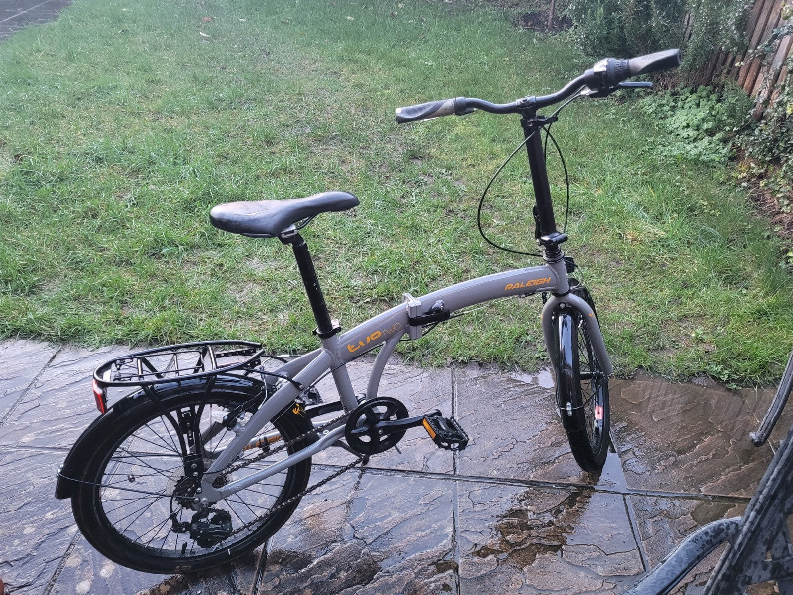 Raleigh Evo 2 Folding Bike 7-Speed,adjustable seat + handlebars,read description