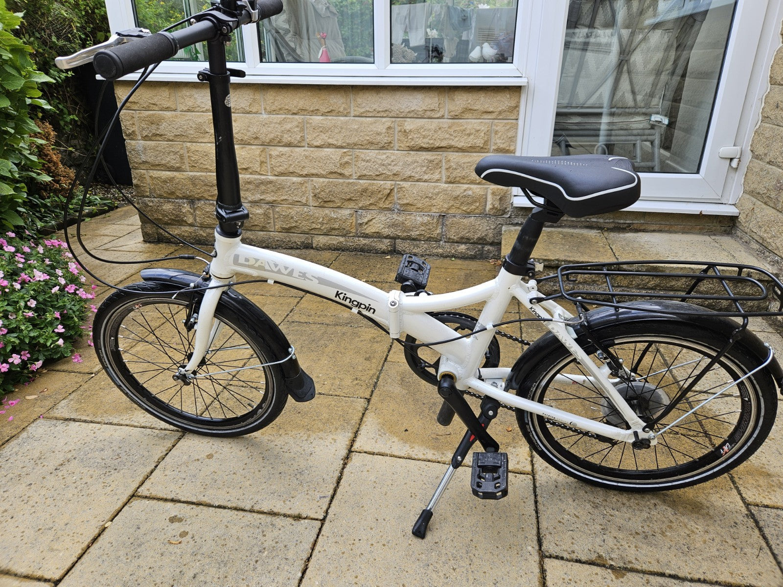 Dawes Kingpin 20in Folding Bike White/Black Rear Rack Mudguards V-Brake