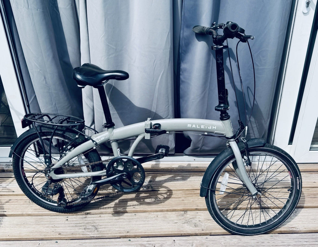 Raleigh Evo Two Folding Bike 20" Aluminium Frame, 7-Speed Rear Rack Stand