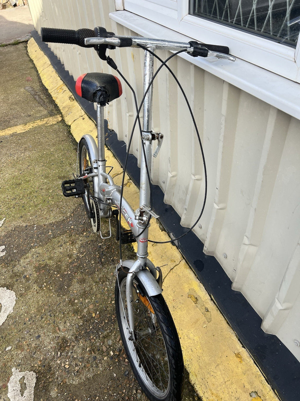 Aliminium Express Racer Folding Bike with 6gears (Need Some Repair)