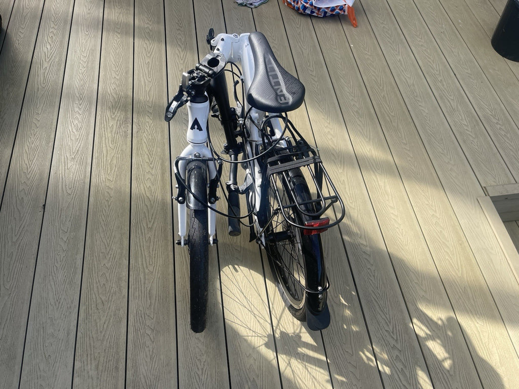 Snicket Adventure 20in Folding Bike 5-Speed Rear Rack Mudguards White/Black