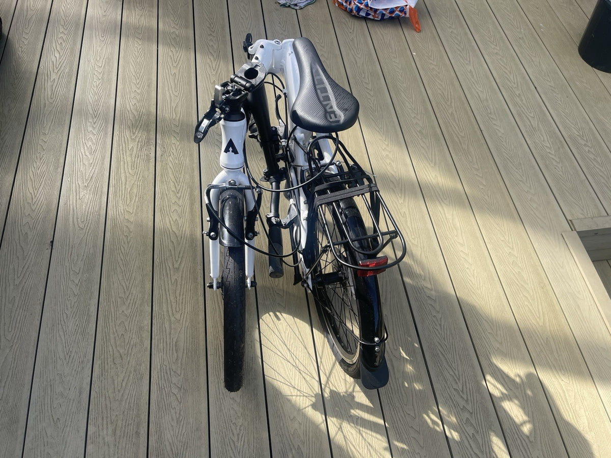 Snicket Adventure 20in Folding Bike 5-Speed Rear Rack Mudguards White/Black