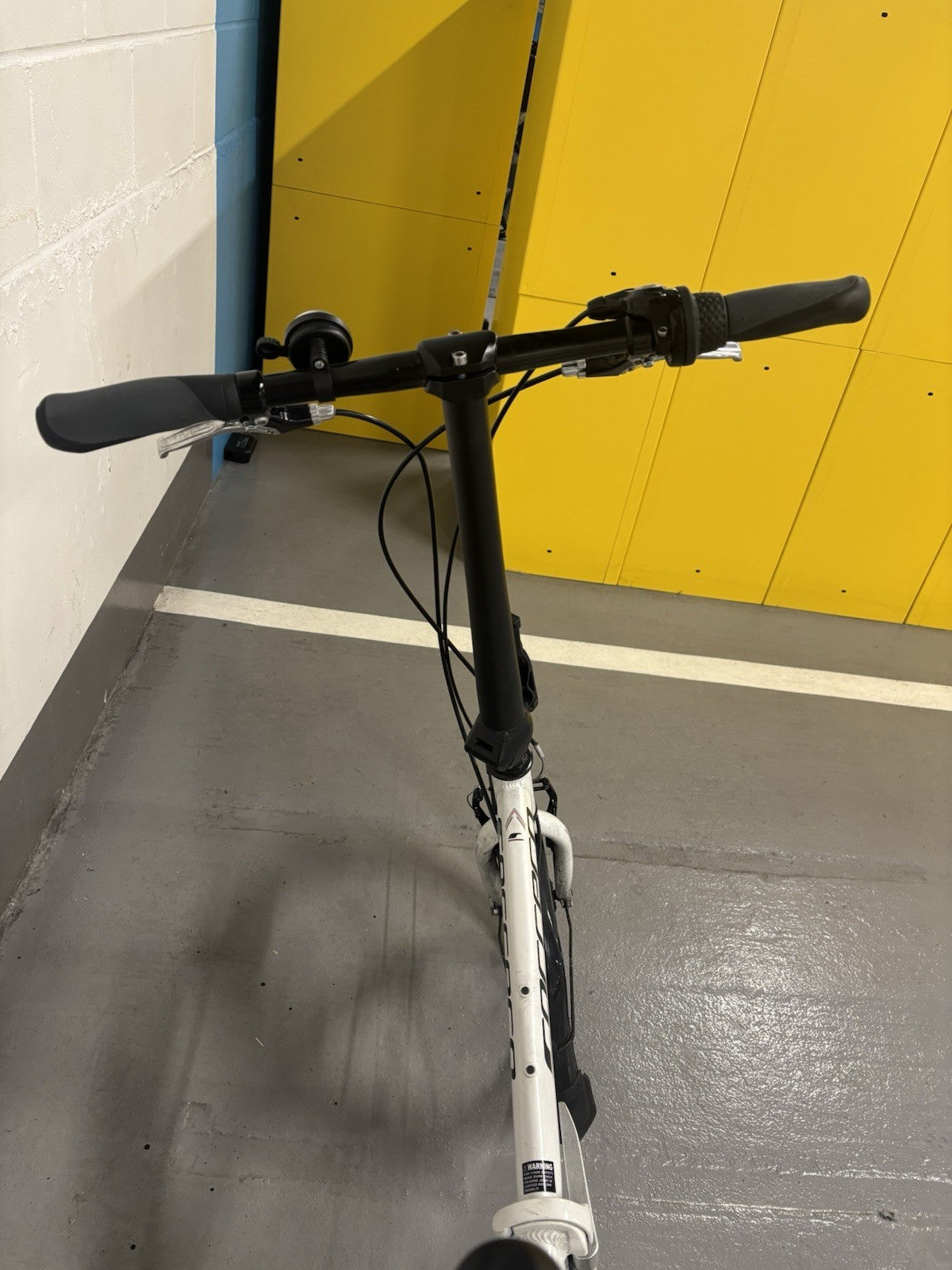 Carrera Transit Lightweight Folding Bike 6061 T6 Aluminium White Colour