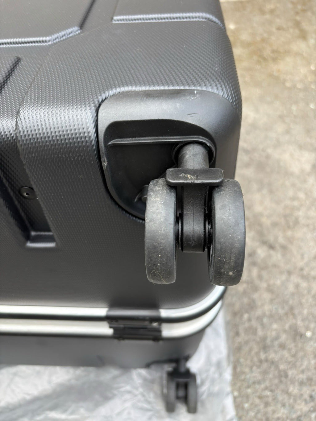 AMAZING BROMPTON B&W GARAGE/BIKE CASE WITH EXTRA SPACE FOR LUGGAGE