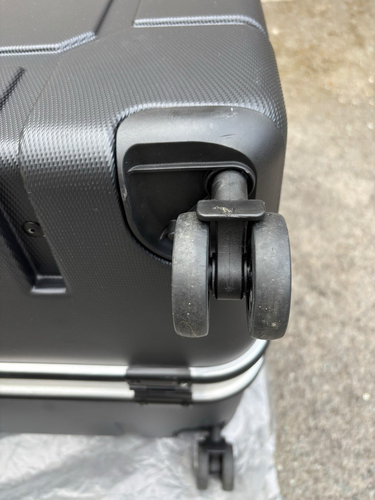 AMAZING BROMPTON B&W GARAGE/BIKE CASE WITH EXTRA SPACE FOR LUGGAGE