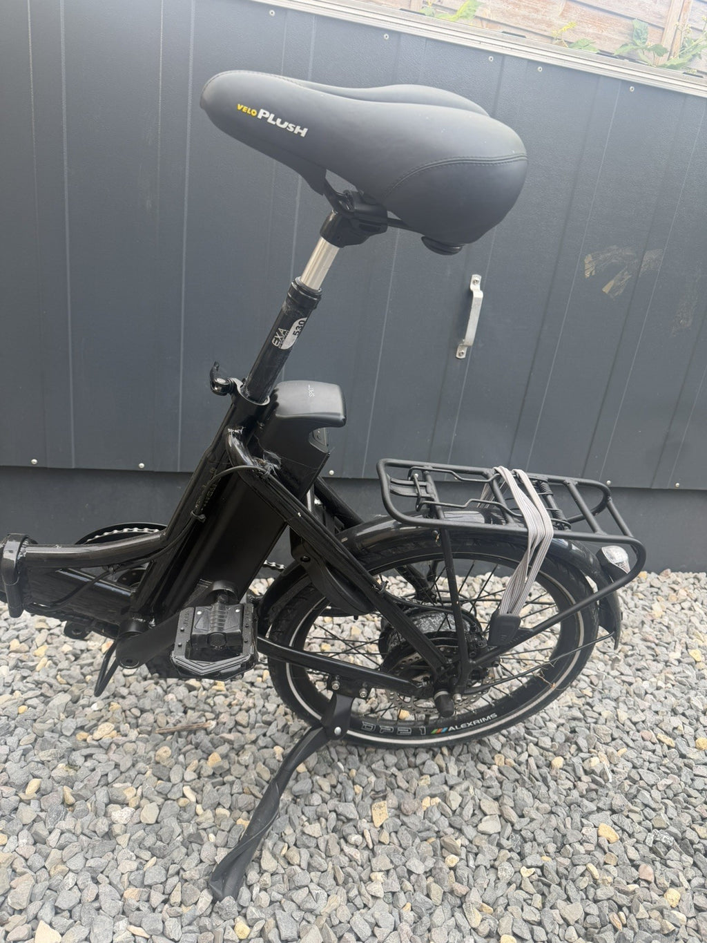Volt metro ~ Black Folding  Bike ~ done 17 only miles!