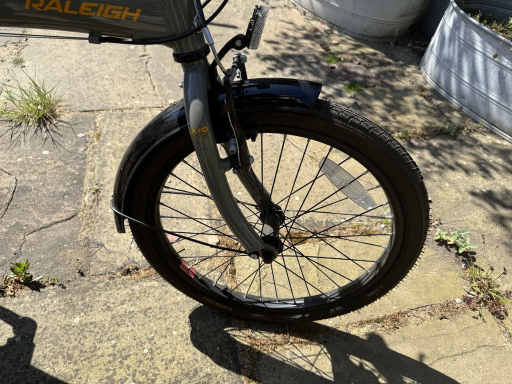 Raleigh Evo 2 Folding Bike 7-Speed Shimano Gears, Grey. Never Ridden.