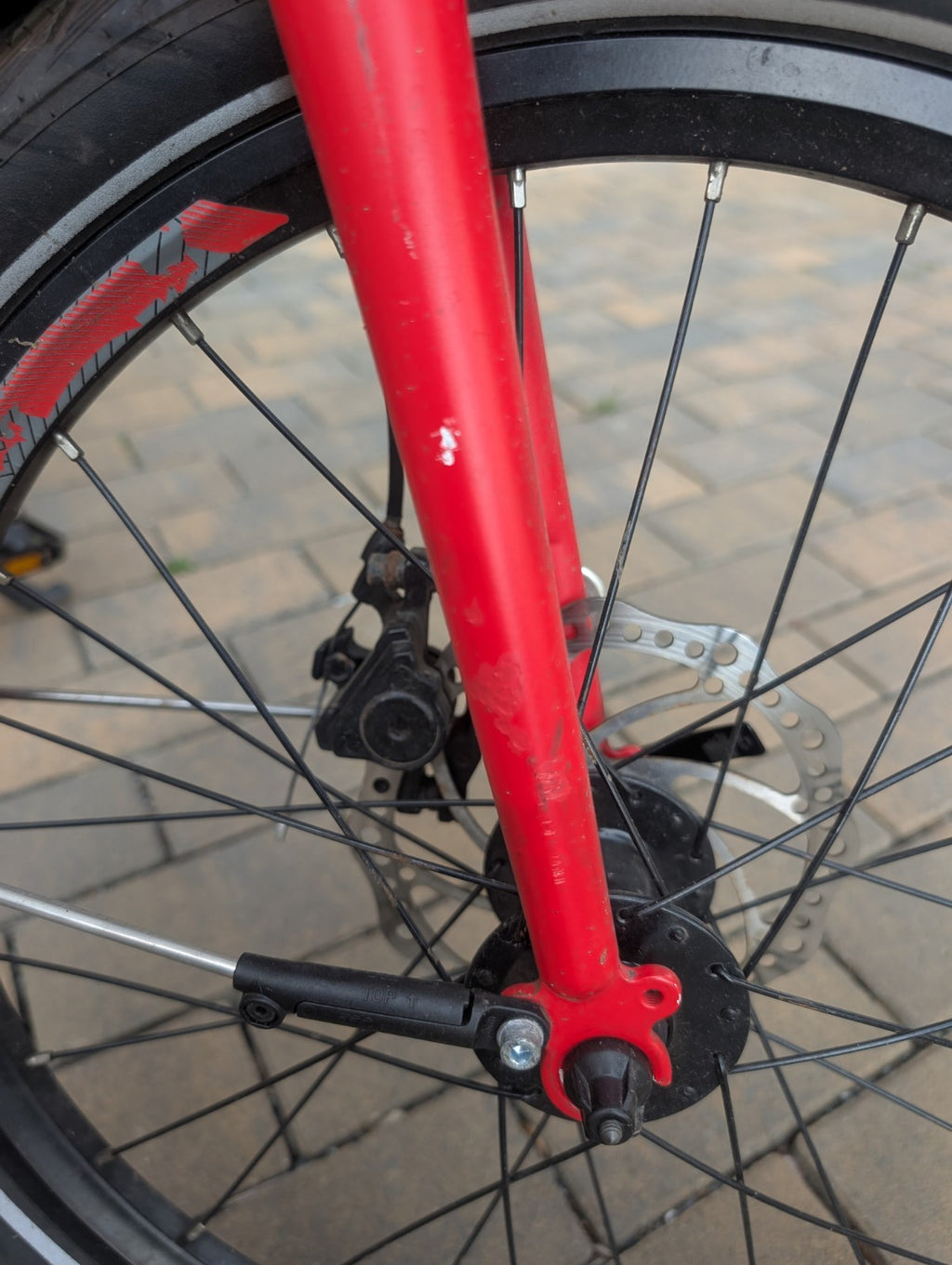 Carrera Intercity 20" Disc Brake 8-Speed Folding Bike