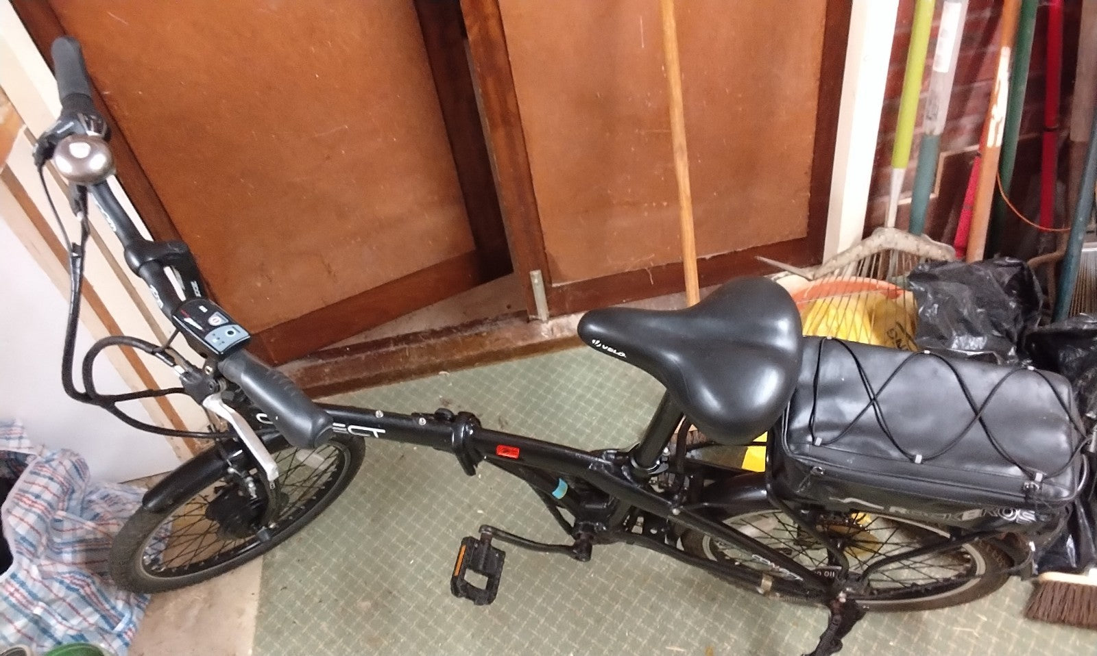 Connect 20 Inch Wheel Folding E Bike. Excellent Condition.