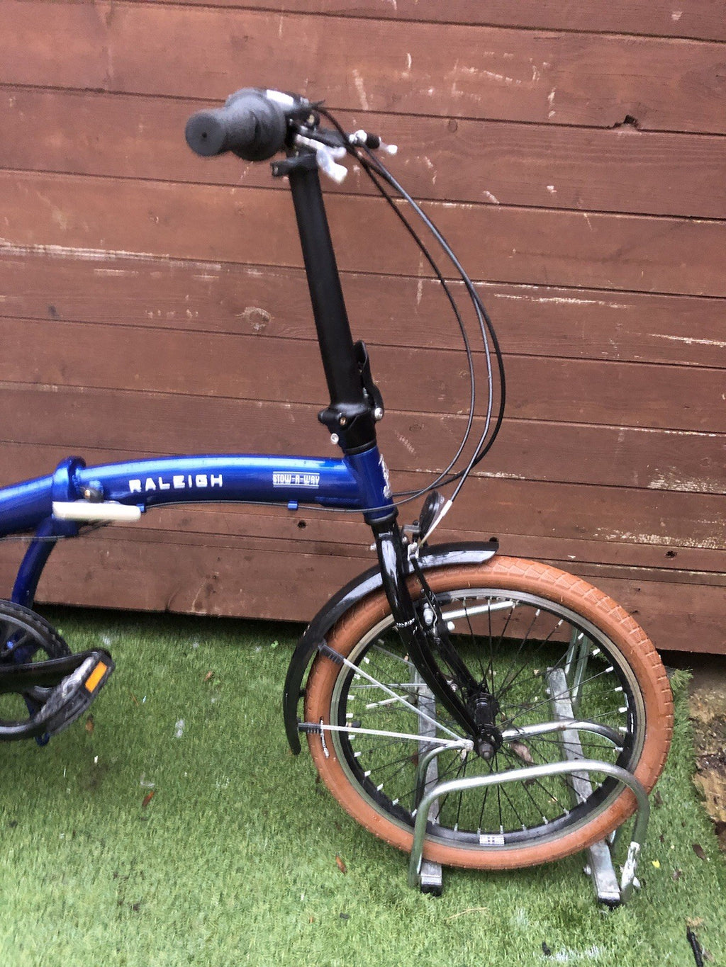 Raleigh Stowaway Folding Commuting Bike. 20” wheels. 7 gears. Good condition!