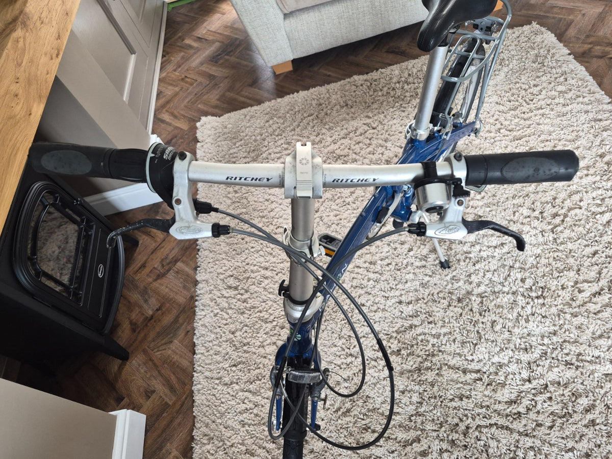 Dahon 2007 MU P8 Folding Bike. Comes with stand and pump in the saddle housing