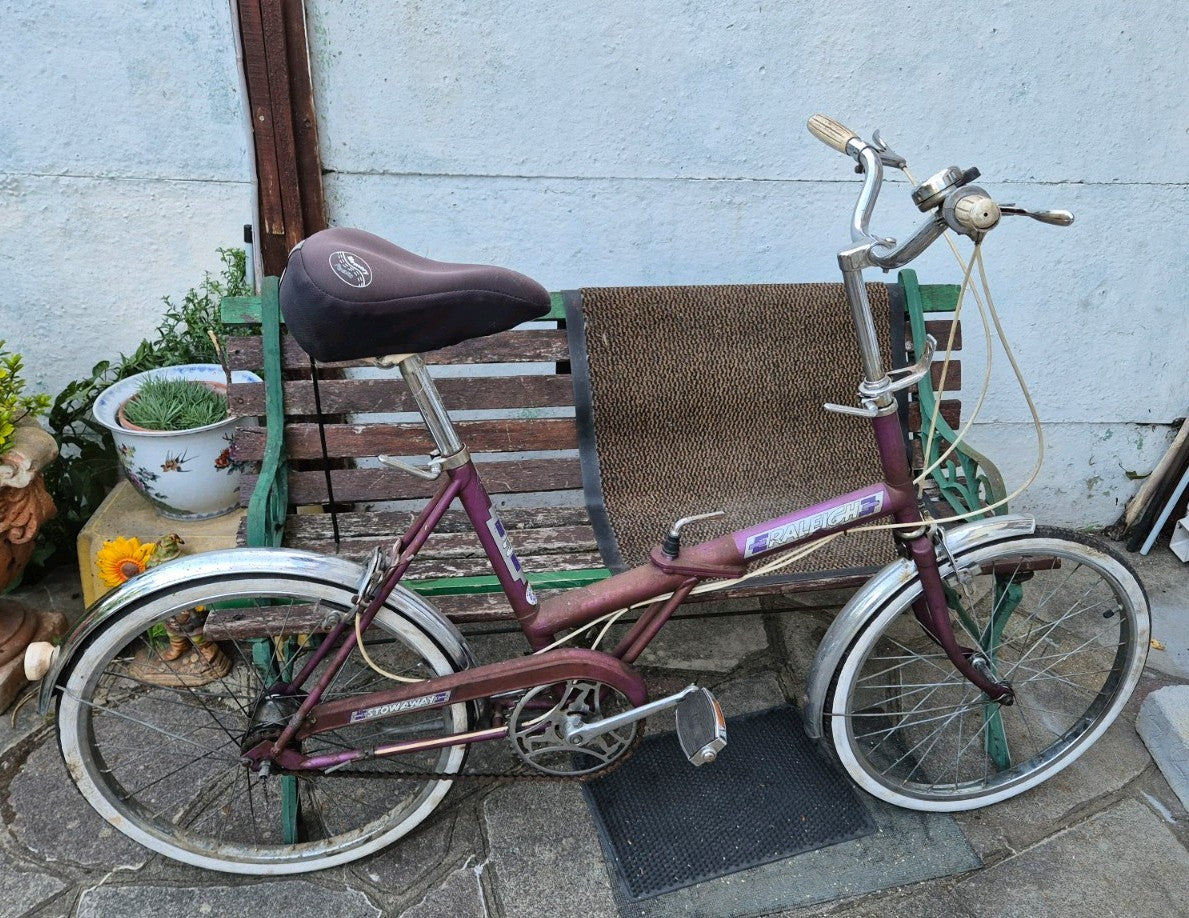 Joblot X4 Classic bikes, 3 Raleigh & 1 Globus. Foldable