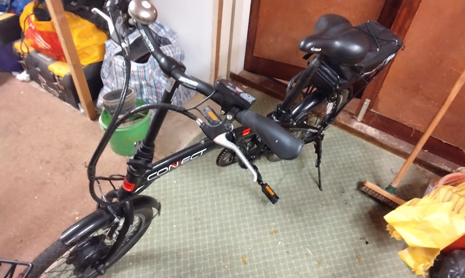 Connect 20 Inch Wheel Folding E Bike. Excellent Condition.