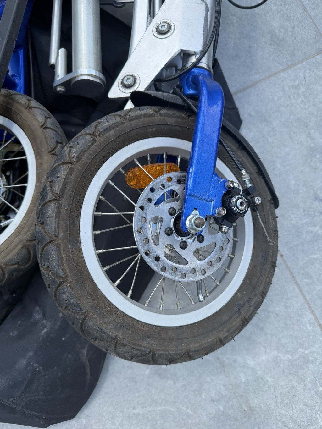 MOBIKY GENIUS FOLDING BIKE WITH BAG , DISC BRAKES