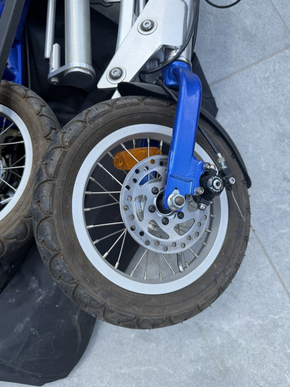 MOBIKY GENIUS FOLDING BIKE WITH BAG , DISC BRAKES