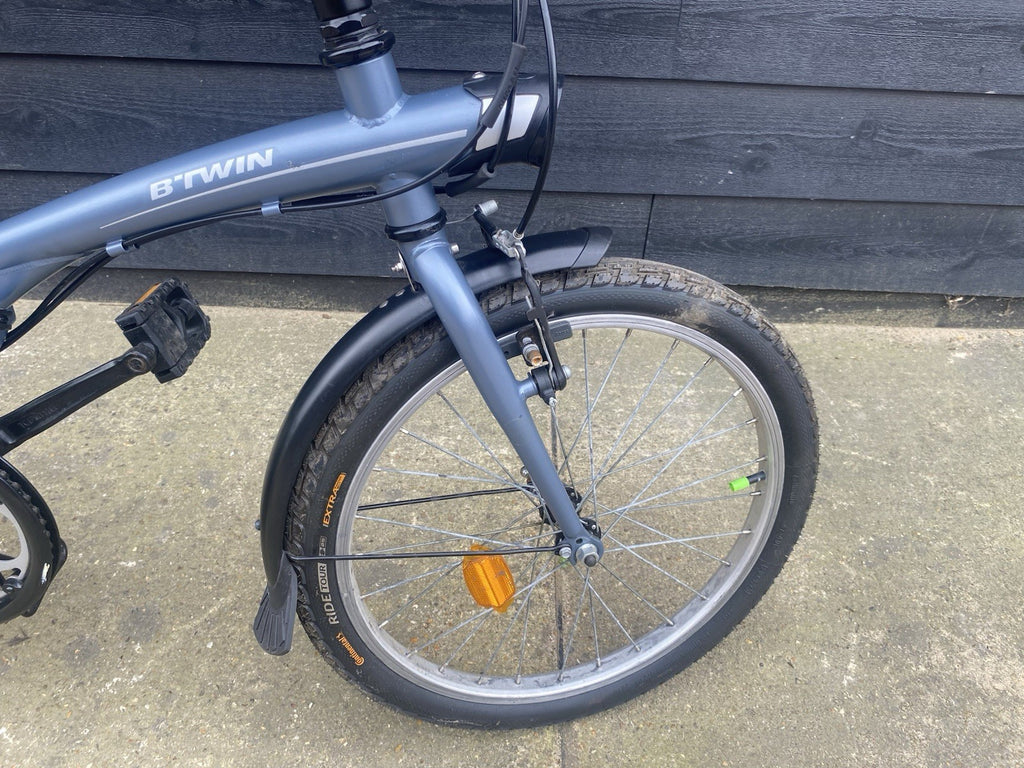 B TWIN FOLDING BIKE 2018 EXCELLENT CONDITION