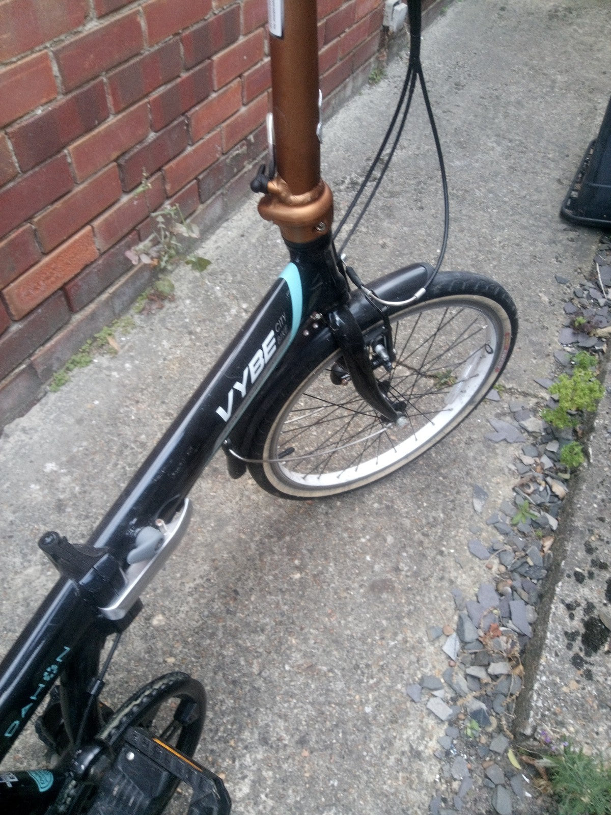 Dahon Vybe 20 Inch Folding Bike ideal commuter bike, barely used