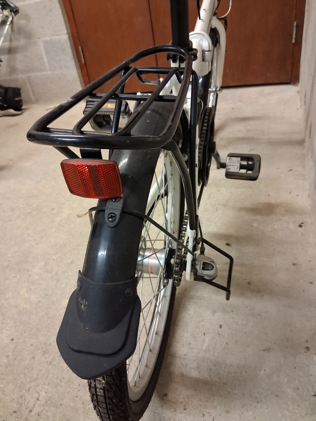 halfords white adult folding bike used once excellent condition cashcollect only