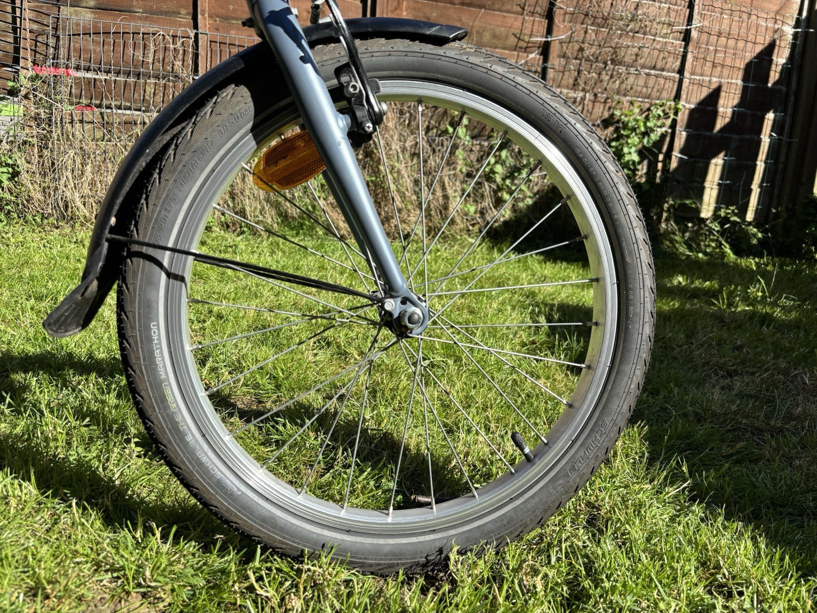 B'TWIN Fold 120 20in Folding Bike 6 Speed Steel Frame Mudguards Kickstand