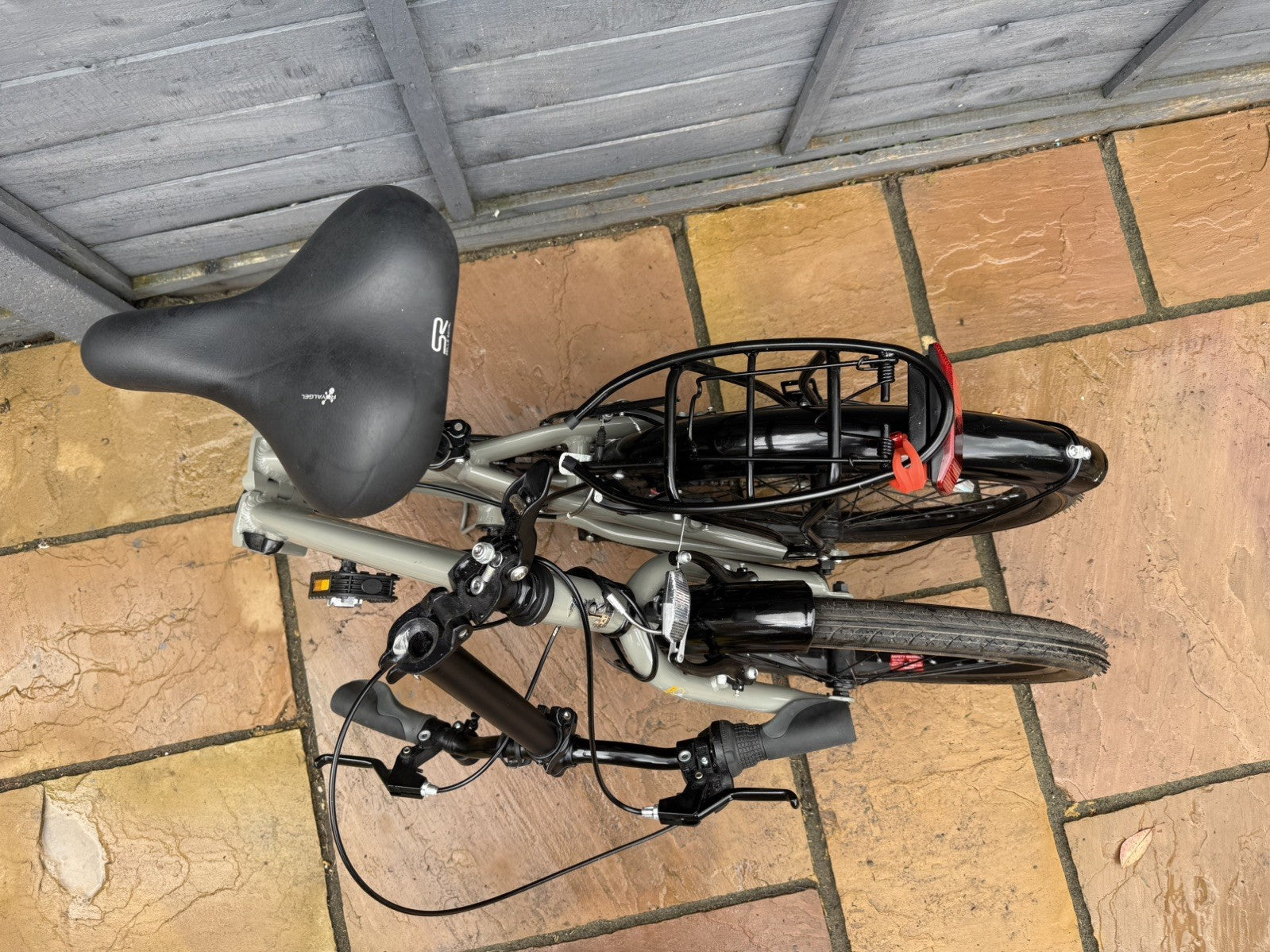 Raleigh Evo 2 Folding Bike - 7 Speed Shimano - 20" Wheels - Grey and accessories