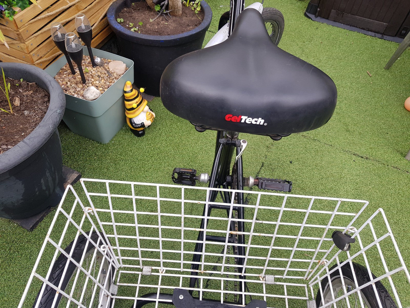 ADULT TRIKE 20 " WHEELS ....6 GEARS ...COMFORT SEAT..FOLDING