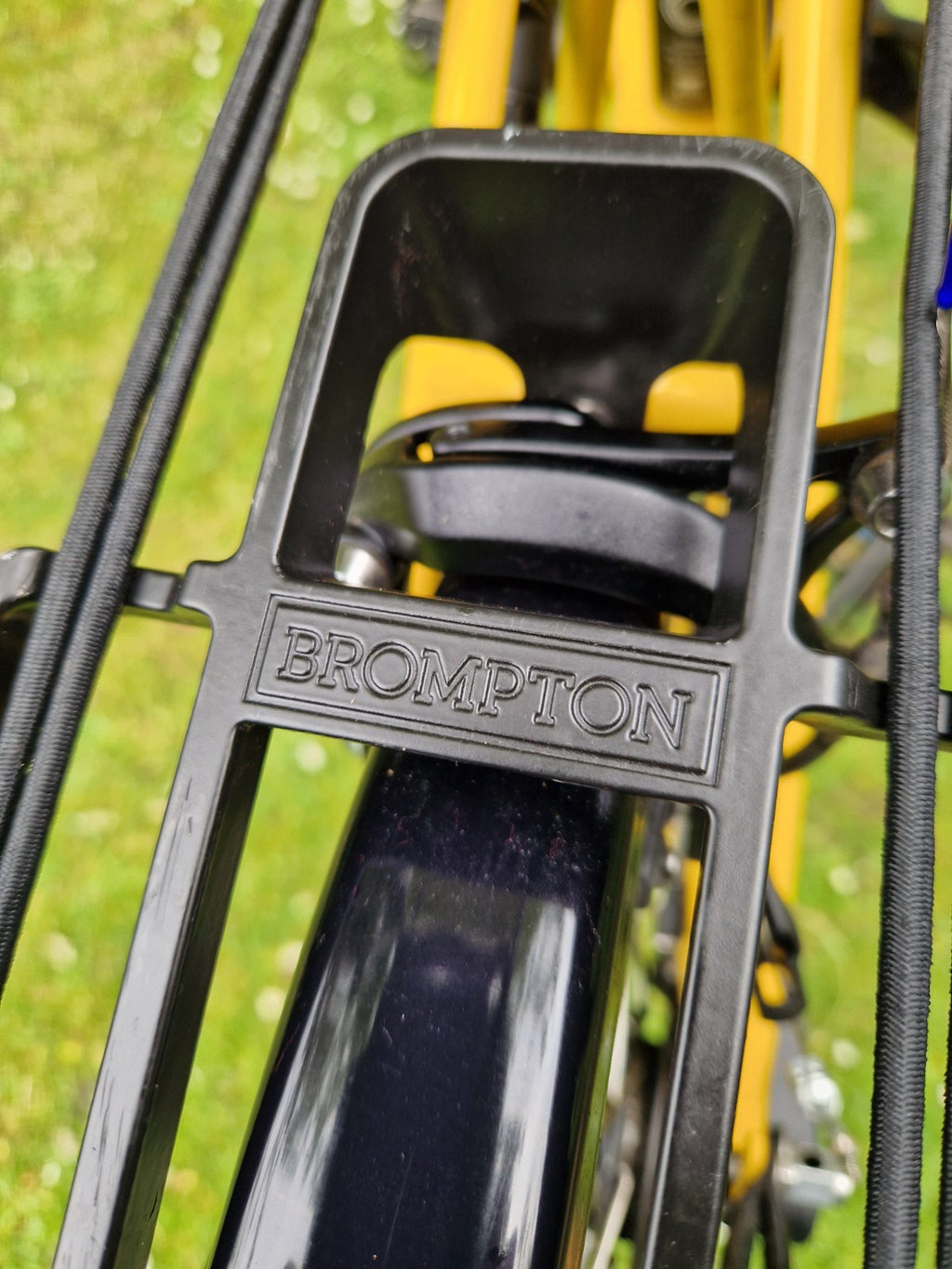 Brompton C Line 6 speed/Rack  Explore, Bumblebee Yellow/Black Mudguards LED