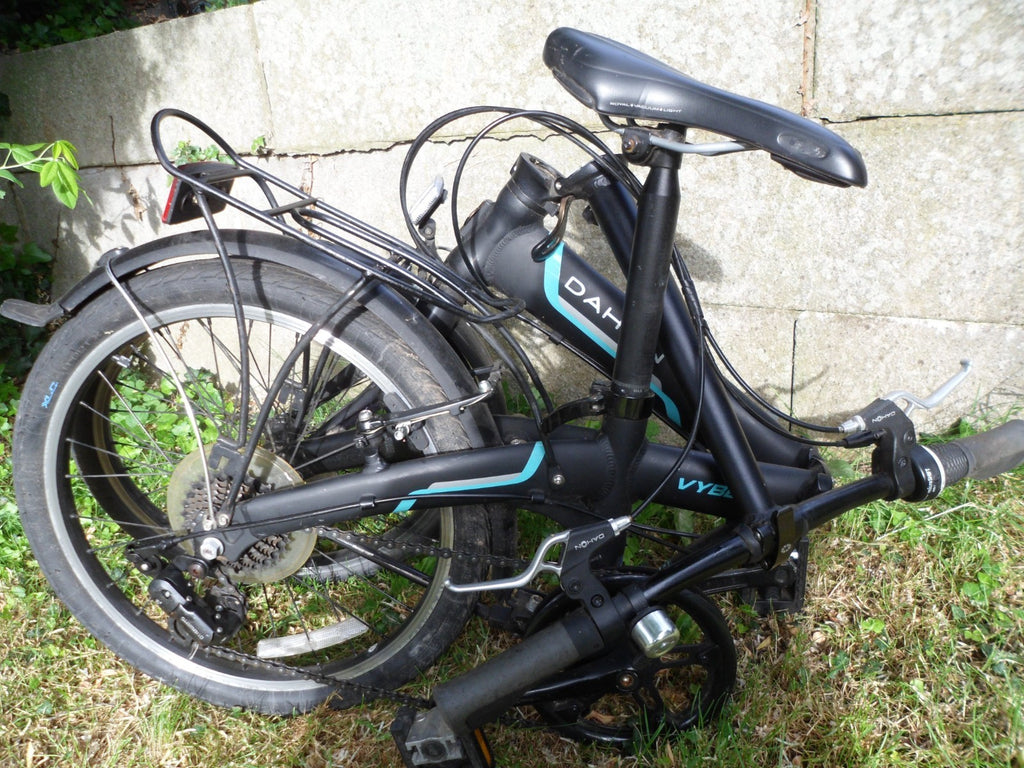 Dahon Vybe 20 Inch Folding Bike ideal commuter bike with rear rack