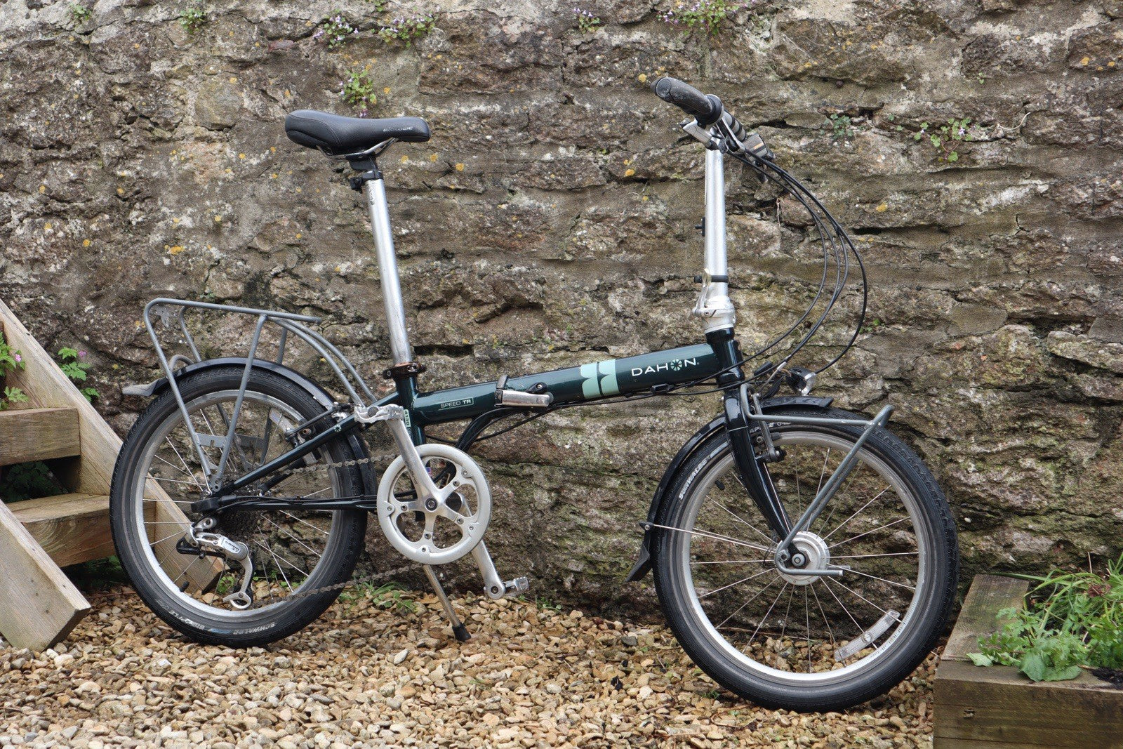Dahon Speed TR Folding Bicycle. 20” Wheels. 24 Gears And racks. Versatile!