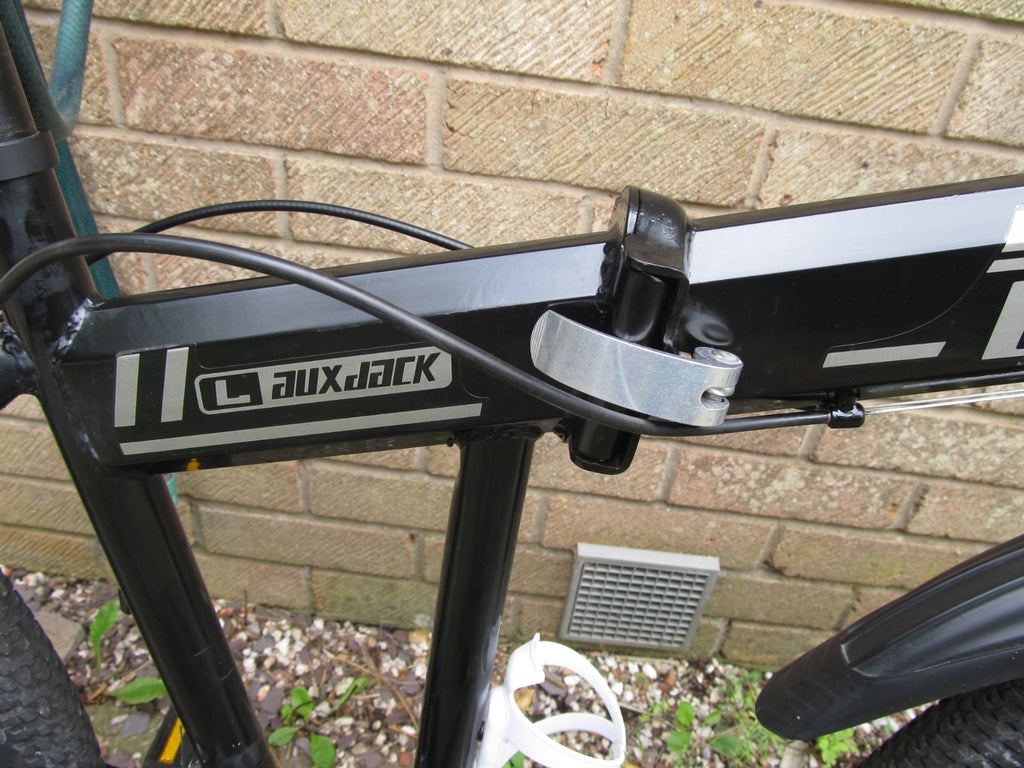 BIKE - FOLDING BIKE - 26" WHEELS, DISC BRAKES - UNISEX - EXCELLENT CONDITION