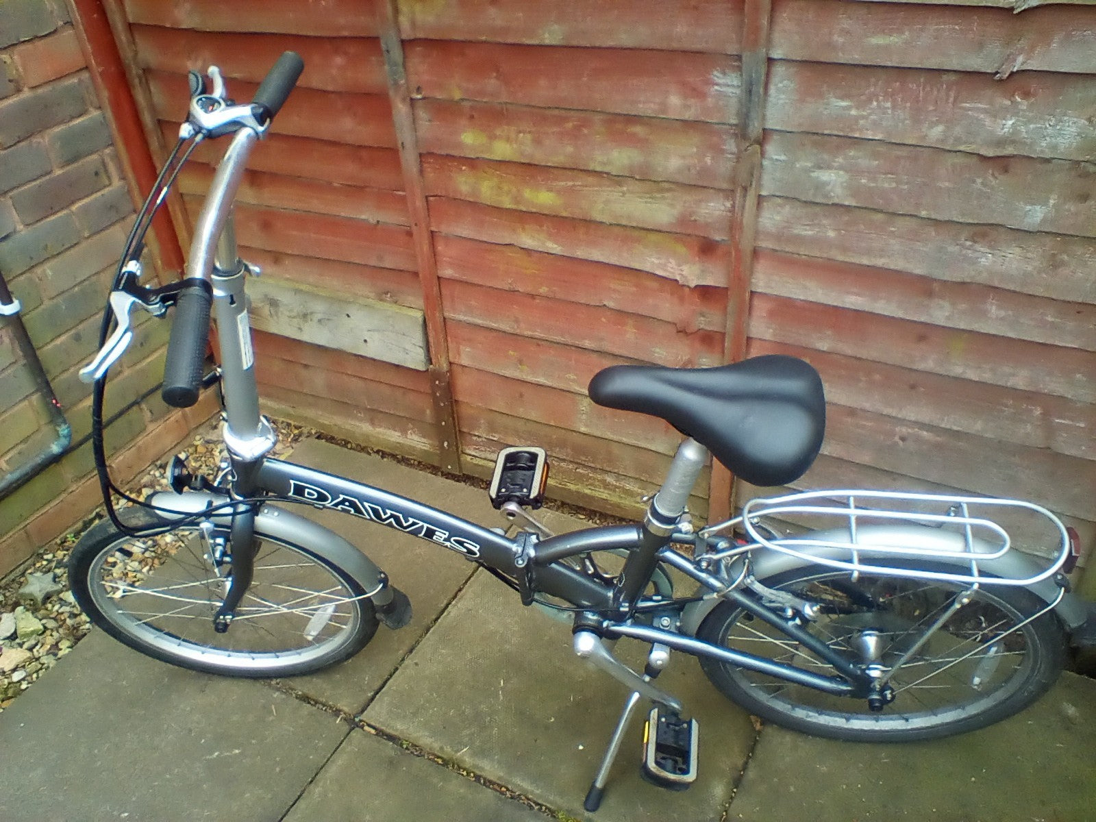 Dawes folding bike 6 gears 20 in wheels  used