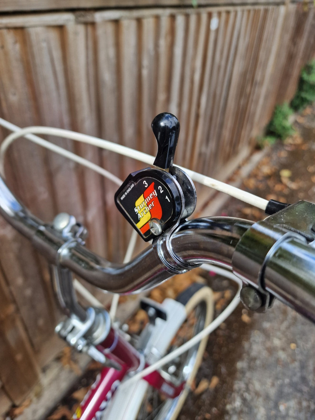 UNIVERSAL STOWAWAY 3 Vintage Folding Burgundy Bike, 3 speed. 20’ wheels,PRESTINE