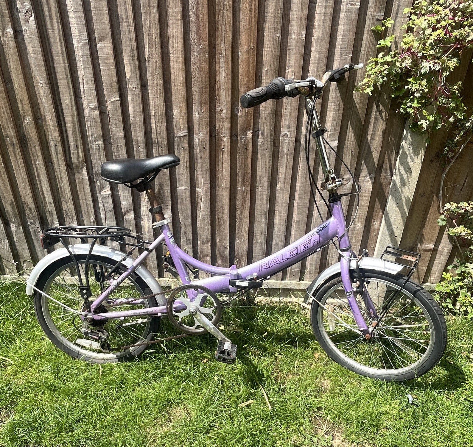 Raleigh Shopper 20in Folding Bike Purple/White Rear Rack Mudguards V-Brake
