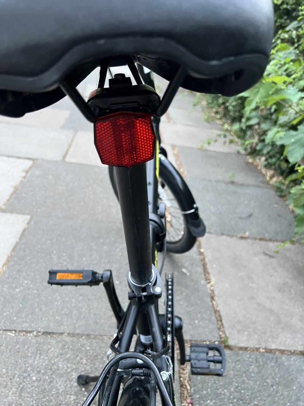 Dahon Hit 20" Wheels 11.6 kg Compact Unisex Matt Black Folding Bike {Alt Pedals}