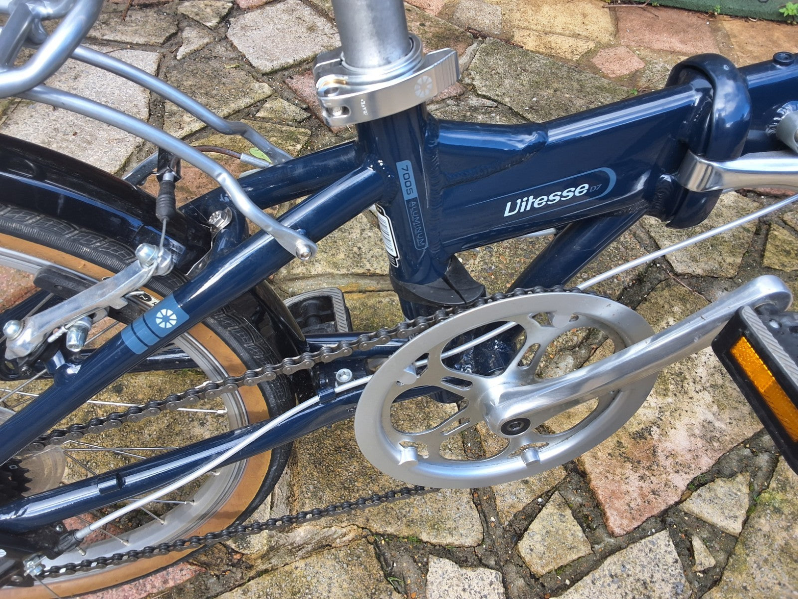 Pair of Dahon Vitesse D7  Aluminium Folding Bikes 7 Speed with Carry bags