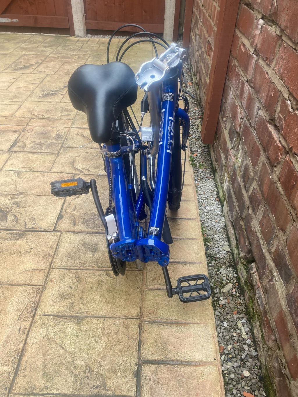 Apollo Tuck Folding Bike Lightweight Aluminium Frame 20 inch Wheels Bicycle