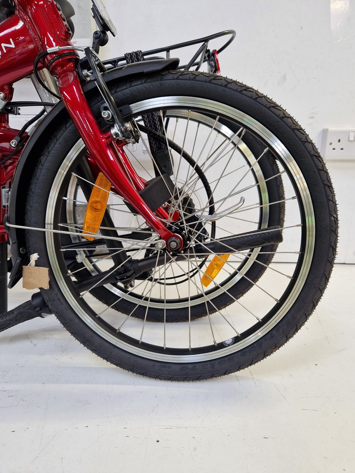 Dahon Vybe D7 Folding Bike 20in Aluminium 7 Speed Commuter - Red (Used/Scuffs)