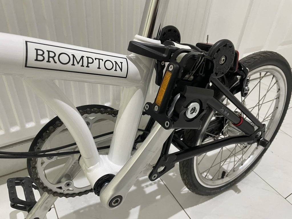 Brompton A Line Folding Bike – 3 Speed + Brompton Folding Pedal. Collection Only