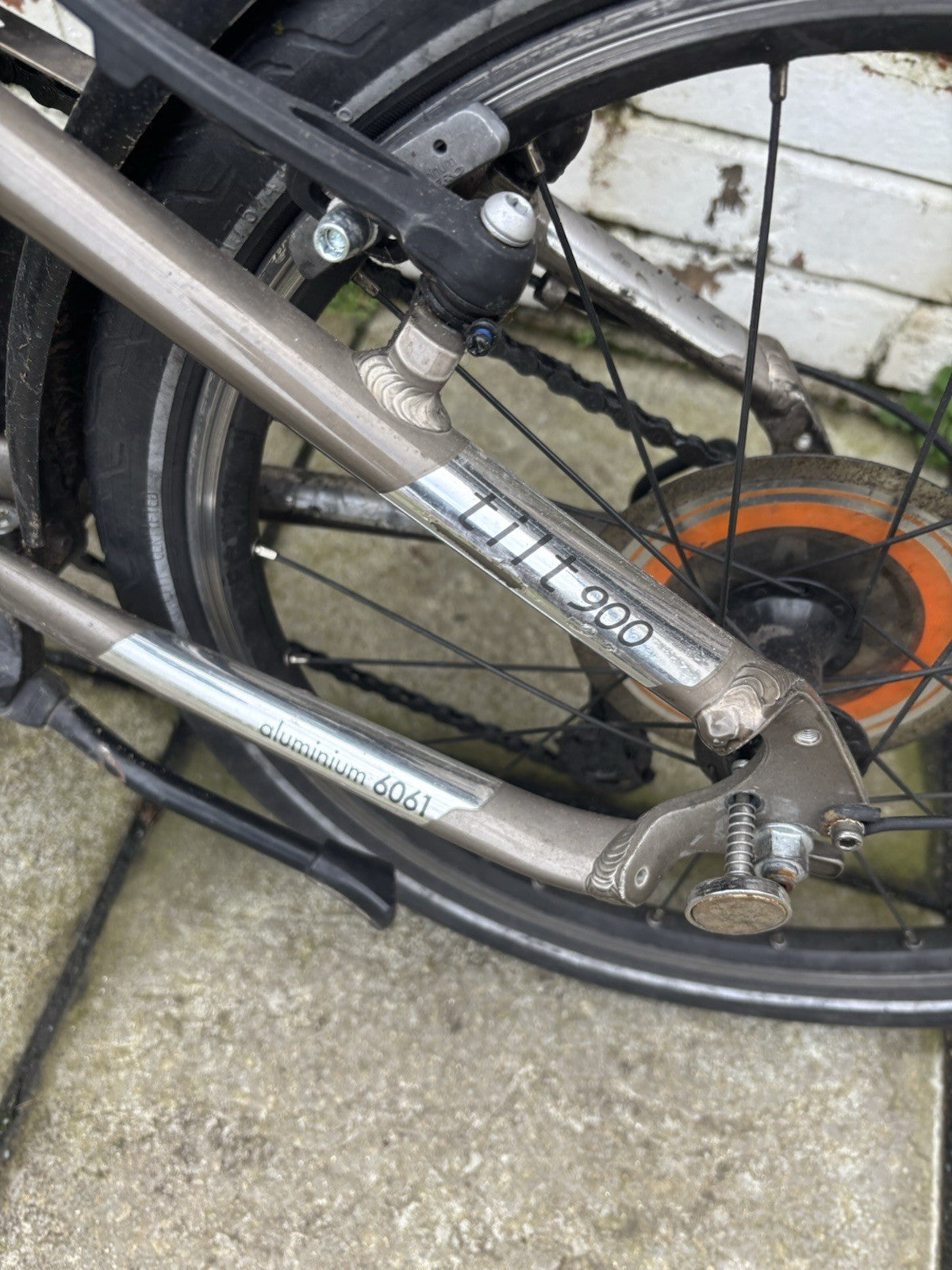 Btwin Tilt 900 Folding Bike 9 Speed Lightweight.