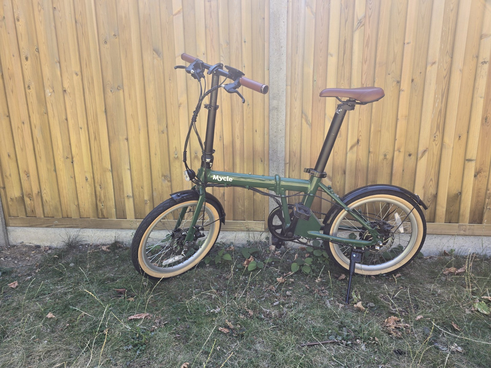 Mycle Compact Folding Bike - Green - 20" Wheels.