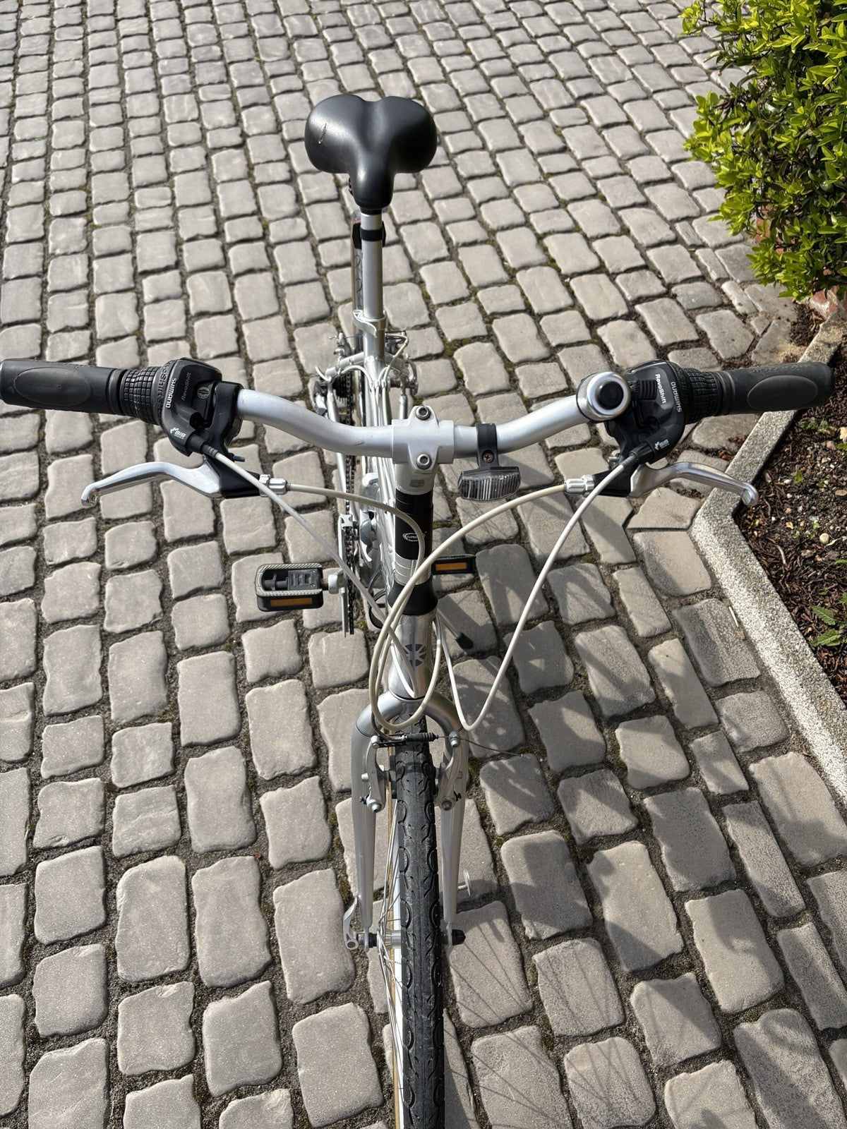 Dahon Espresso Folding Bike 26in wheels silver