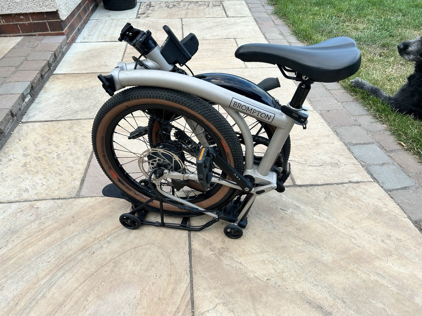 Used 2025 Brompton G Line E-Motiq medium in trail dust white